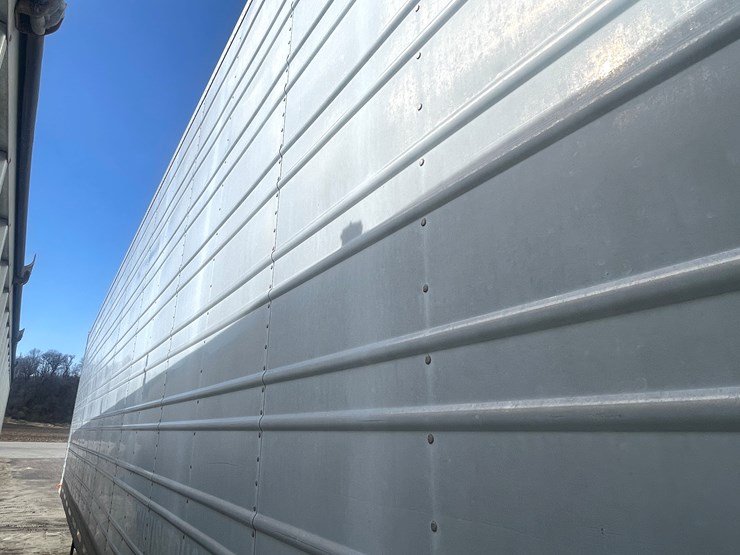 1999-utility-53'-image-11