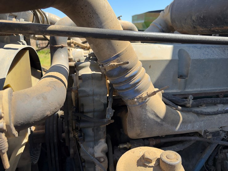 #42453-•-1996-freightliner-daycab-truck-tractor-vin:-1fupdcxb8th744360-image-49