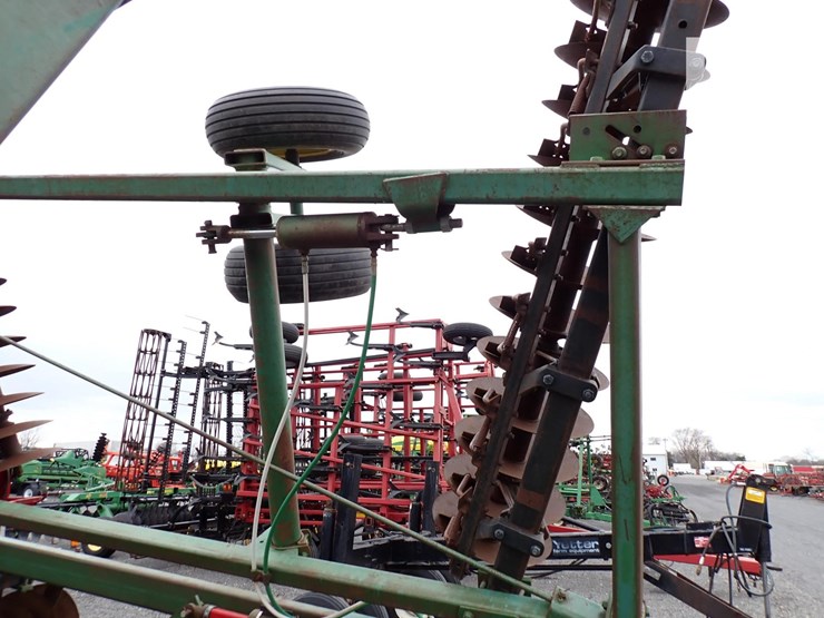 john-deere-235-image-5