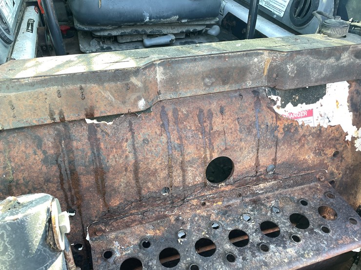 2008-bobcat-s330-image-26