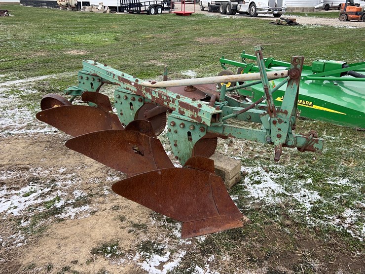 john-deere-3-btm-plow-image-1