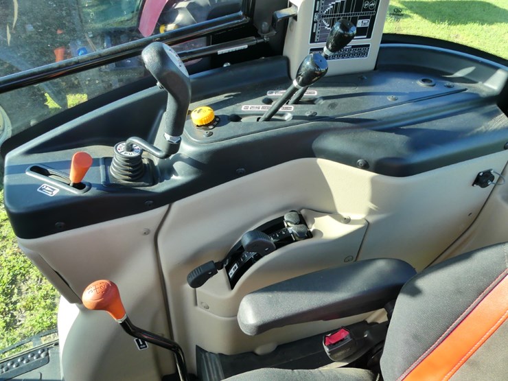 2020-mahindra-6075-image-13