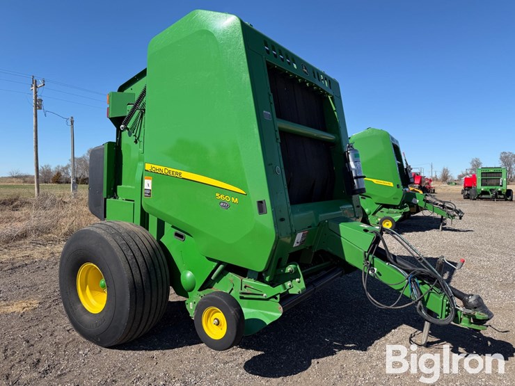 2022-john-deere-560m-image-3