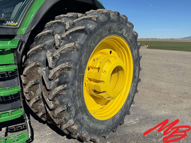 2023-john-deere-8r-370-image-17
