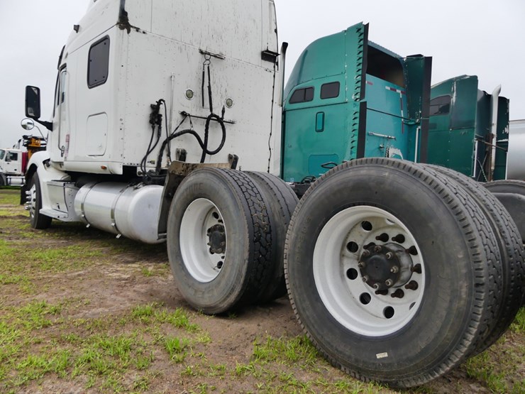 peterbilt-587-image-7