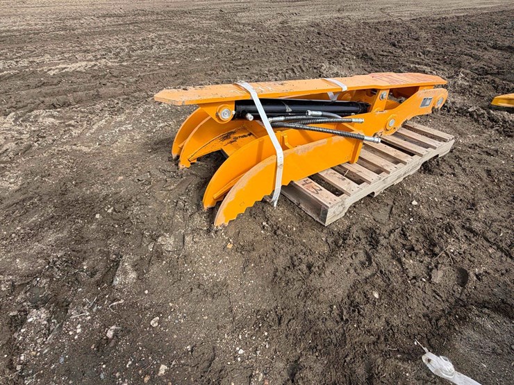 caterpillar-320-image-1