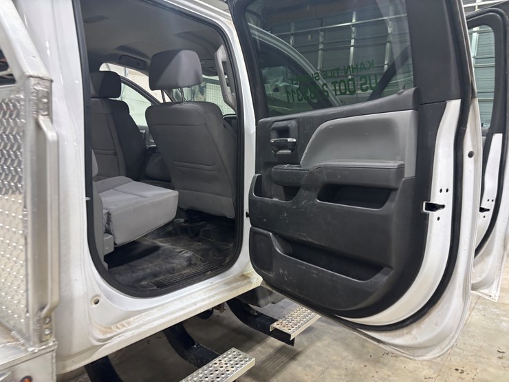 #2331-•-2022-chevrolet-5500-hd-flatbed-truck-image-38