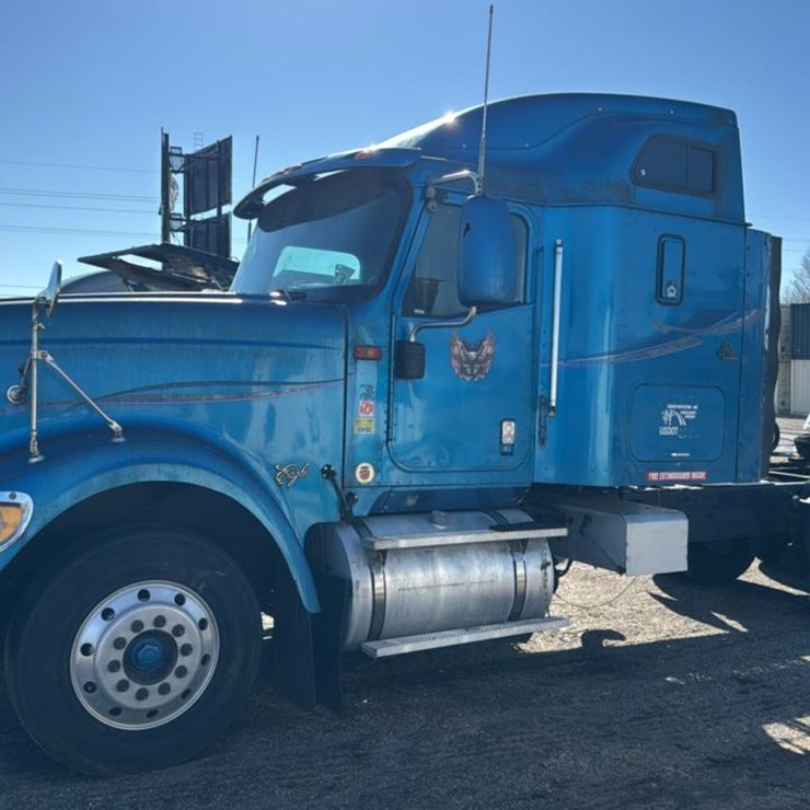 2000 INTERNATIONAL 9900