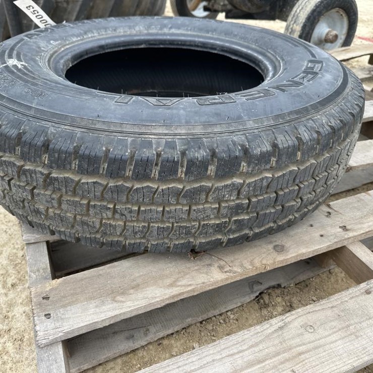 #53 • GENERAL LT285/85R16 TIRE
