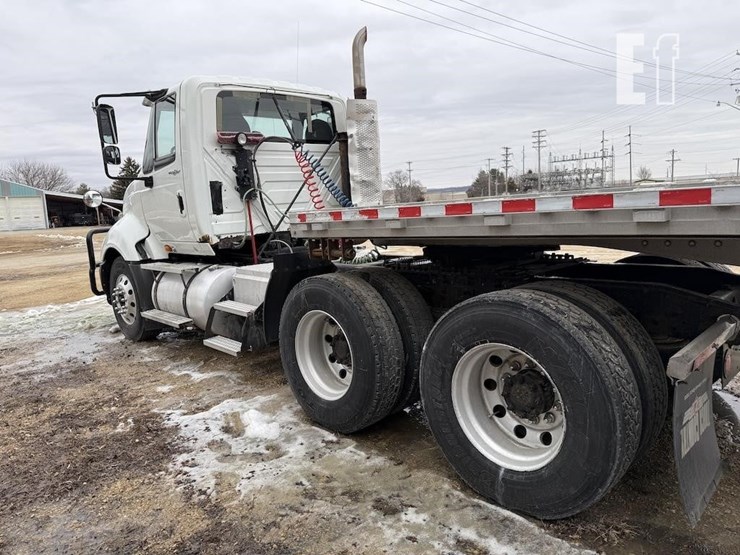 2010-international-prostar-image-9