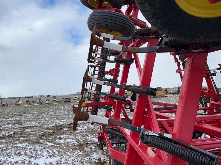 28.5'-sunflower-5035-field-cultivator-image-4