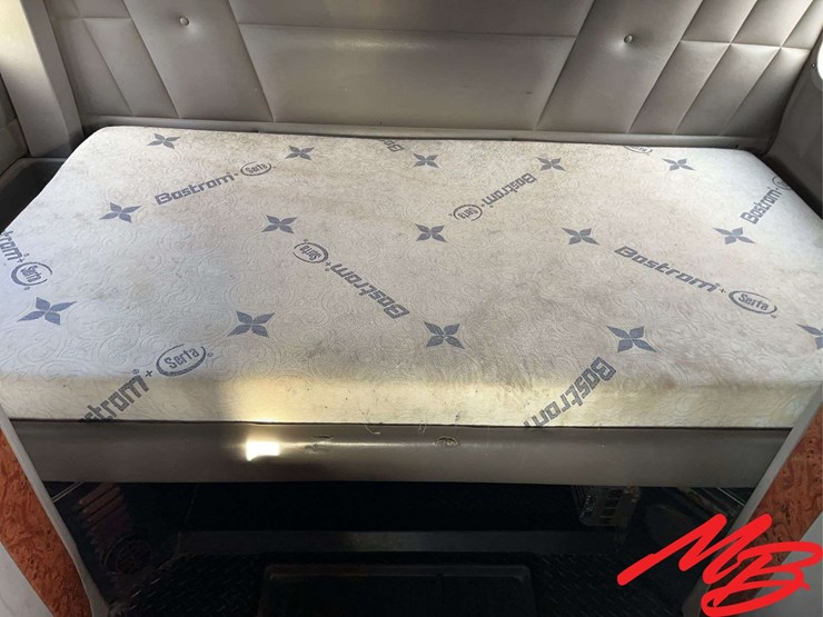 2004-peterbilt-379-image-50