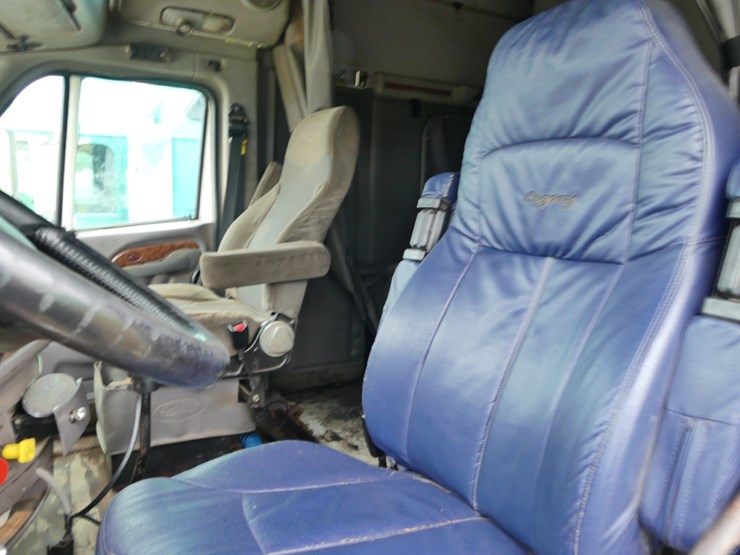 peterbilt-587-image-9