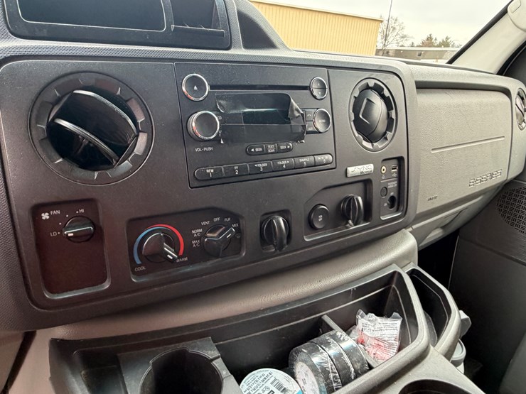 #1020-•-2014-ford-econoline-service-van-(eau-claire,-wi)-(has-wi-title)-image-38