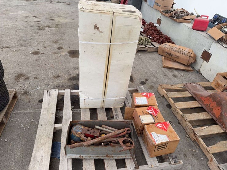 mixed-lot:-100lb-pressure-blaster,-fuel-tank-liner-&-metal-parts-image-2