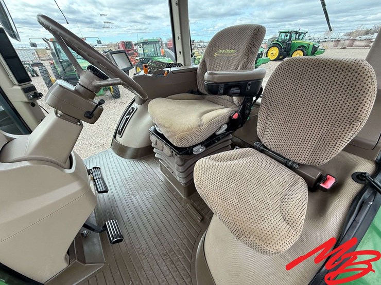 2013-john-deere-8285r-image-24