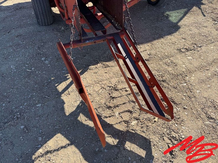 new-holland-315-image-14