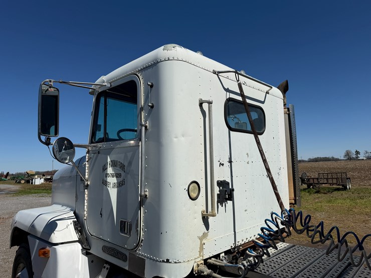 #42453-•-1996-freightliner-daycab-truck-tractor-vin:-1fupdcxb8th744360-image-25