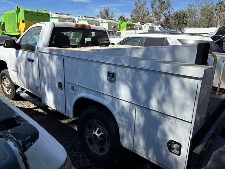 2015-chevrolet-2500-image-4