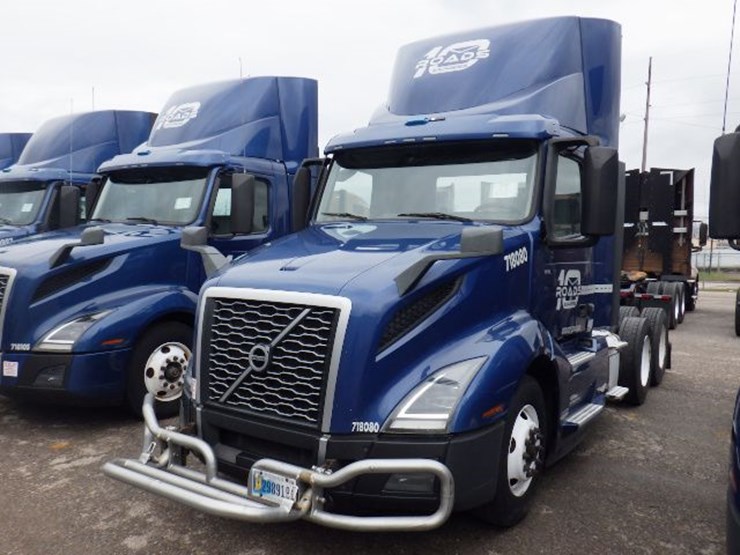 2018-volvo-vnl300-image-1