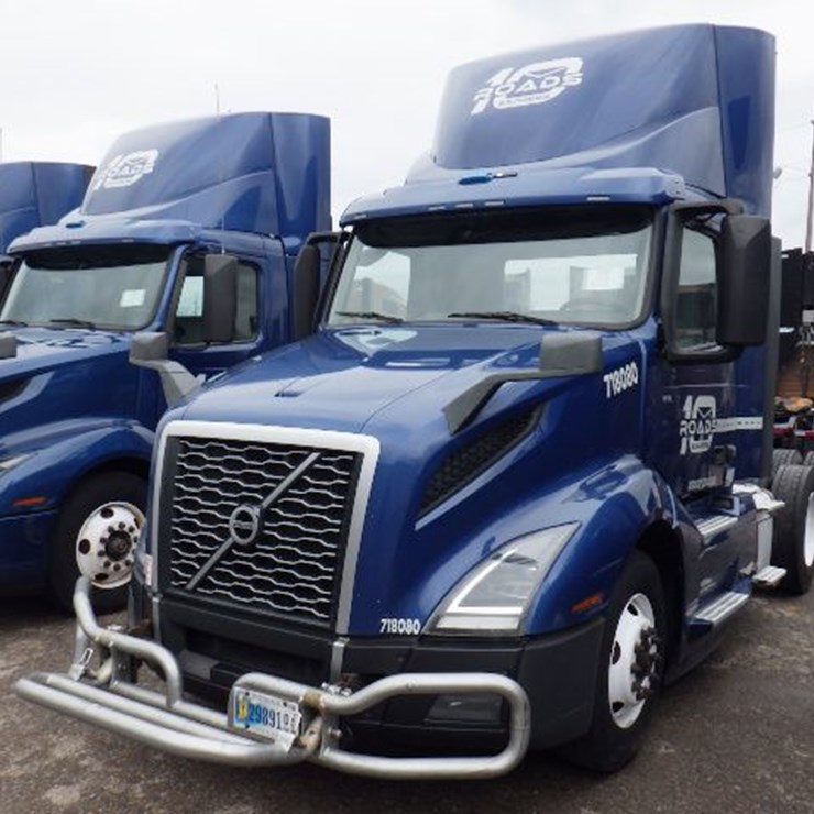 2018 VOLVO VNL300
