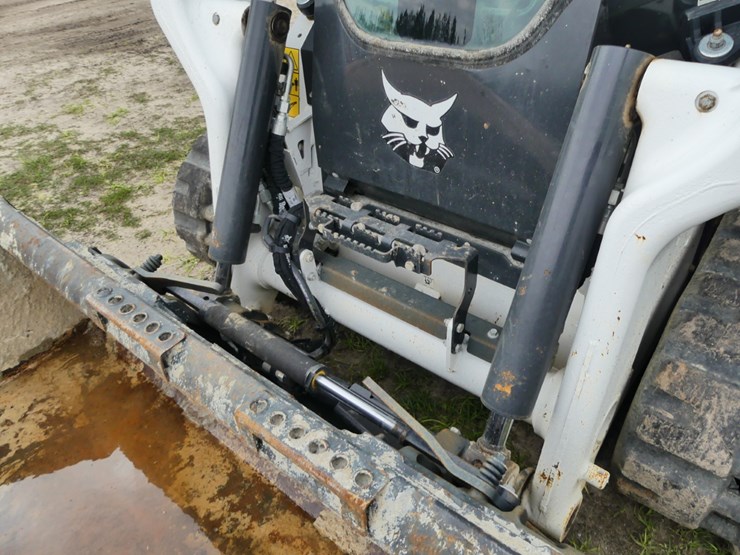 2023-bobcat-t64-image-11