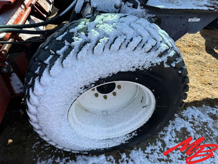 hesston-8450-image-16