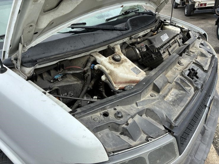 2018-chevrolet-express-2500-image-7