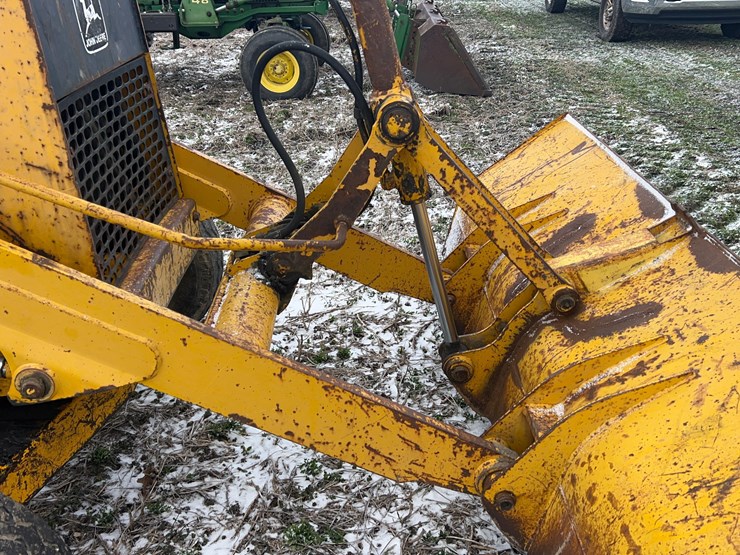 deere-210c-image-9