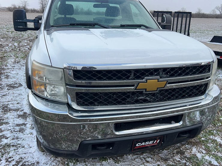 2011-chevrolet-3500hd-image-12
