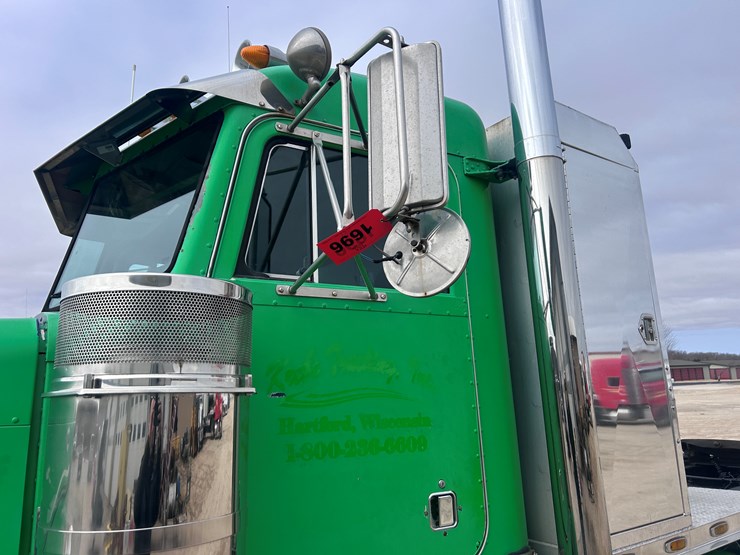 1999-peterbilt-379-image-12