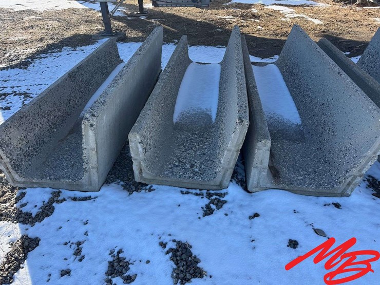 (5)-concrete-feed-bunks,-8’x27”-image-3