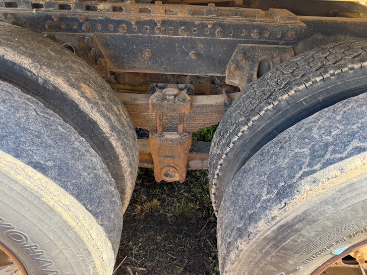 #42453-•-1996-freightliner-daycab-truck-tractor-vin:-1fupdcxb8th744360-image-18