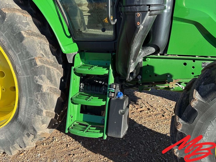 2020-john-deere-6120m-image-11