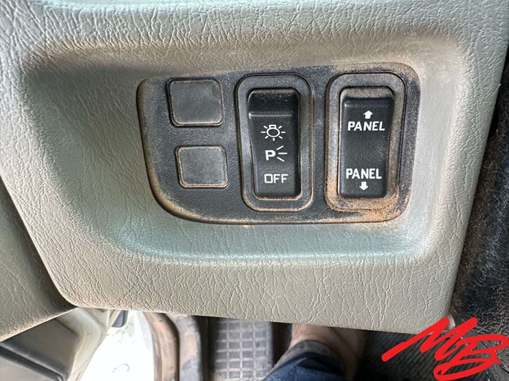 2008-international-7400-image-42