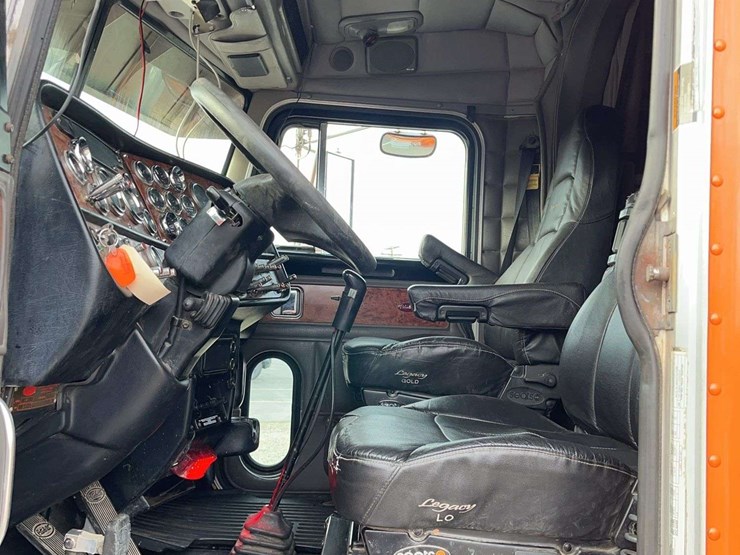 2004-peterbilt-379-image-39