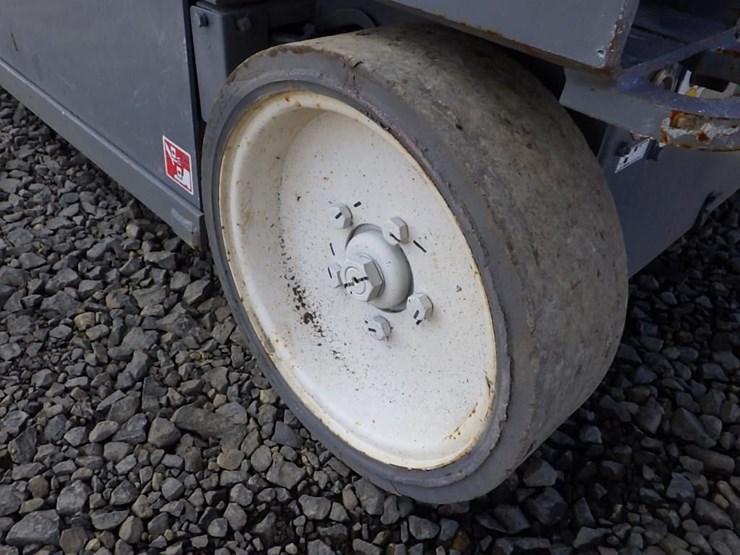 skyjack-sj-4632-scissor-lift-image-14