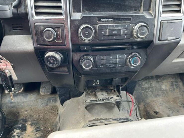 2016-ford-f150-xlt-image-14