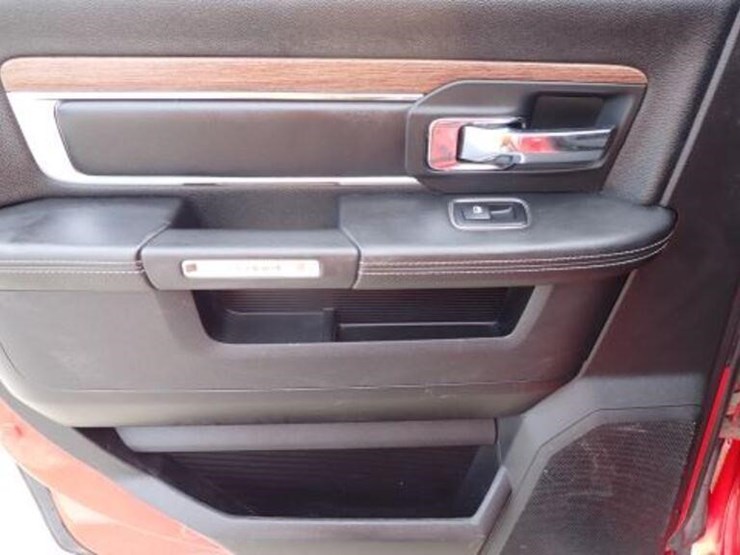 2018-ram-1500-laramie-image-26