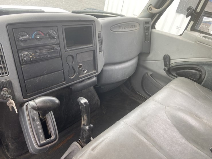 2005-international-durastar-4200-image-13