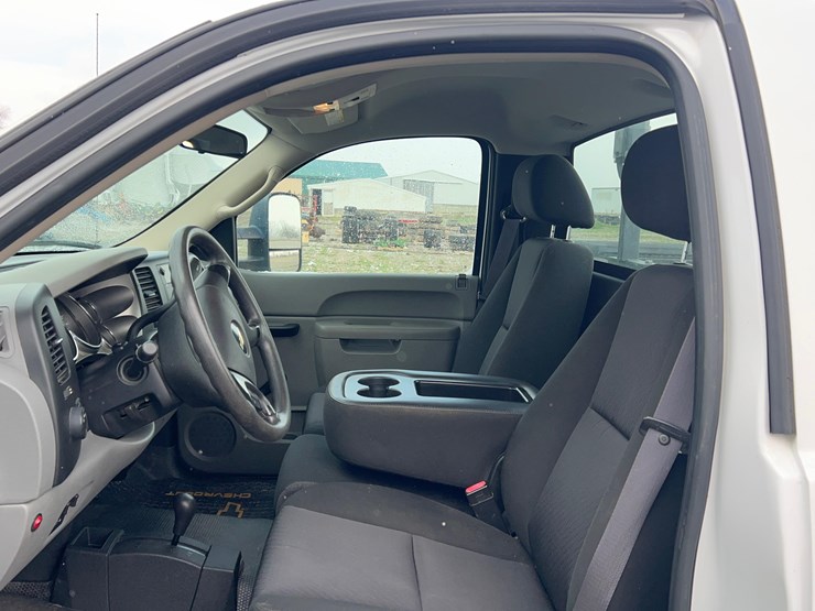 2011-chevrolet-3500hd-image-44