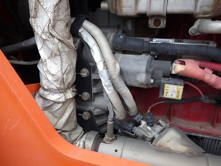 2015-jlg-8042-image-24