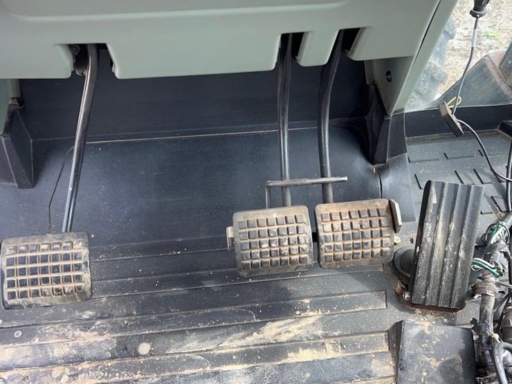 2002-challenger-mt665-image-47