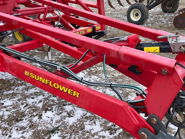 28.5'-sunflower-5035-field-cultivator-image-8