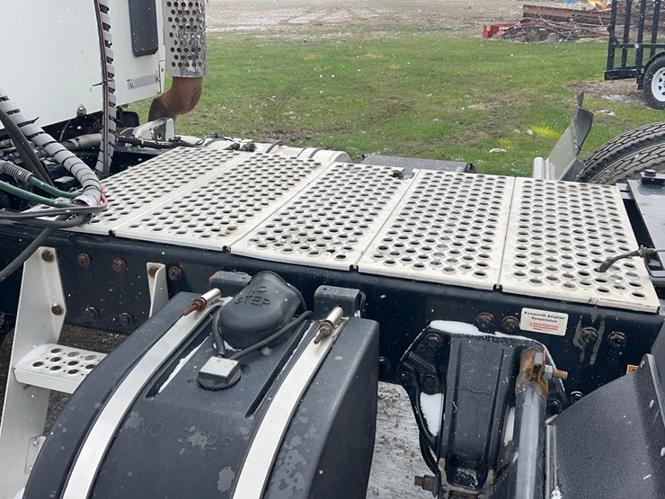 2017-kenworth-t680-image-45