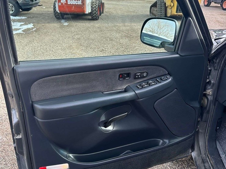 2002-gmc-2500-image-17