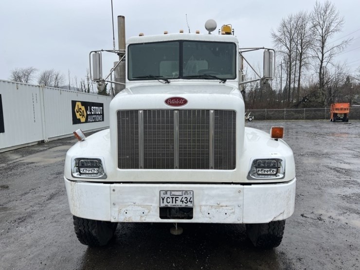 2004-peterbilt-330-image-8