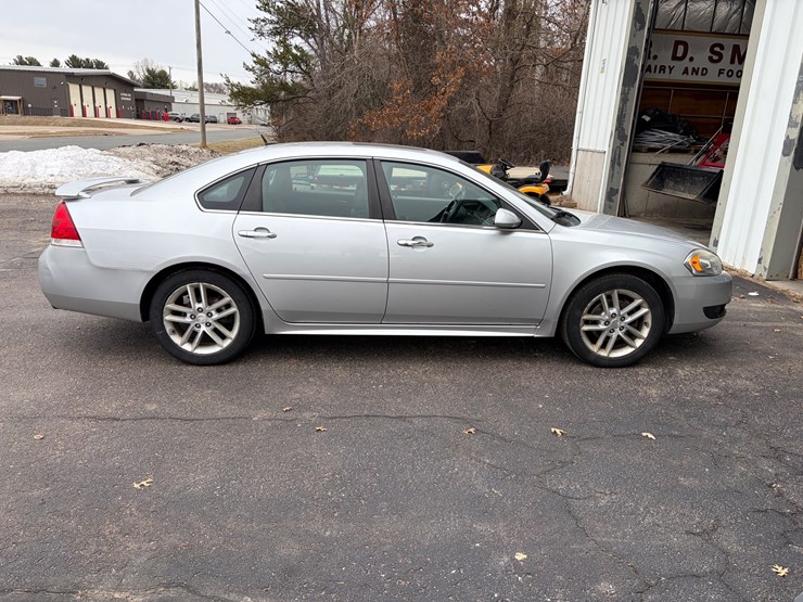#1021-•-2014-chevy-impala-ltz-limited-(eau-claire,-wi)-(has-wi-title)-image-4