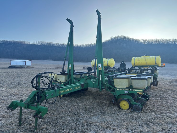 john-deere-12-image-1