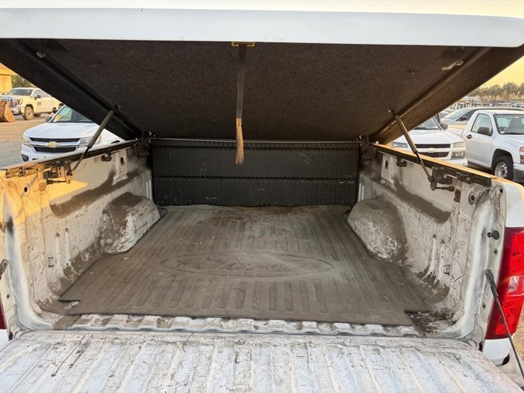 2013-chevrolet-2500-image-25